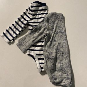 Disney Bodysuits 💛2 for 10💛